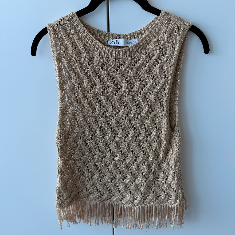 ✨ Zara Gold Knit Sweater vest ✨